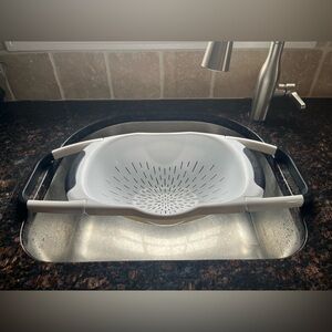 Oxo Collapsible Over-The-Sink Colander